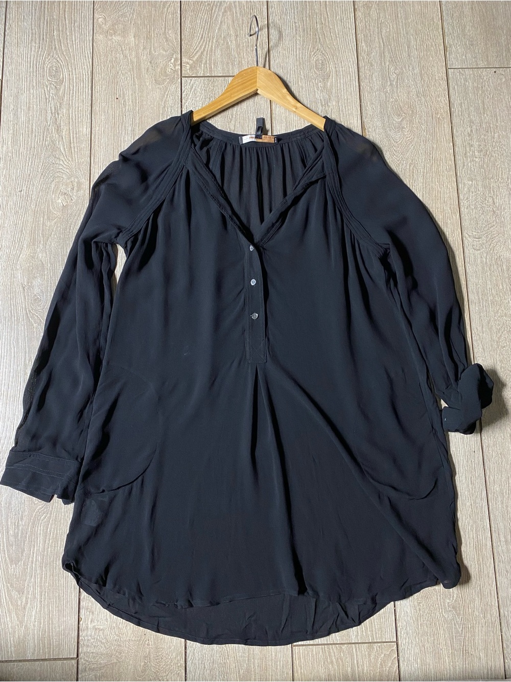 BCBGMAXAZRIA Black Sheer V-Neck Tunic Blouse Long Sleeve Size Small